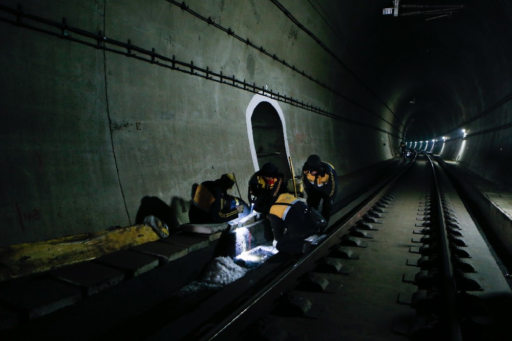 洛江铁路运营隧道病害现状